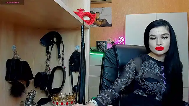 Seks show uživo modela KristiTopxx na kameri