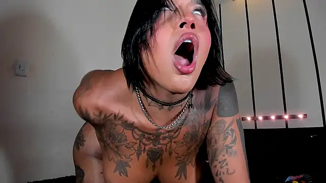 IsabellBigtitsxx Секс шоу на живо пред камера